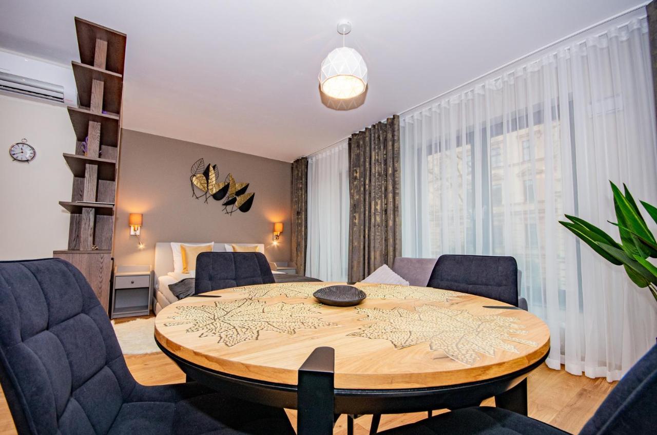 Inpoint Spacious Apartments Near Main Square & Kazimierz District คราคูฟ ภายนอก รูปภาพ