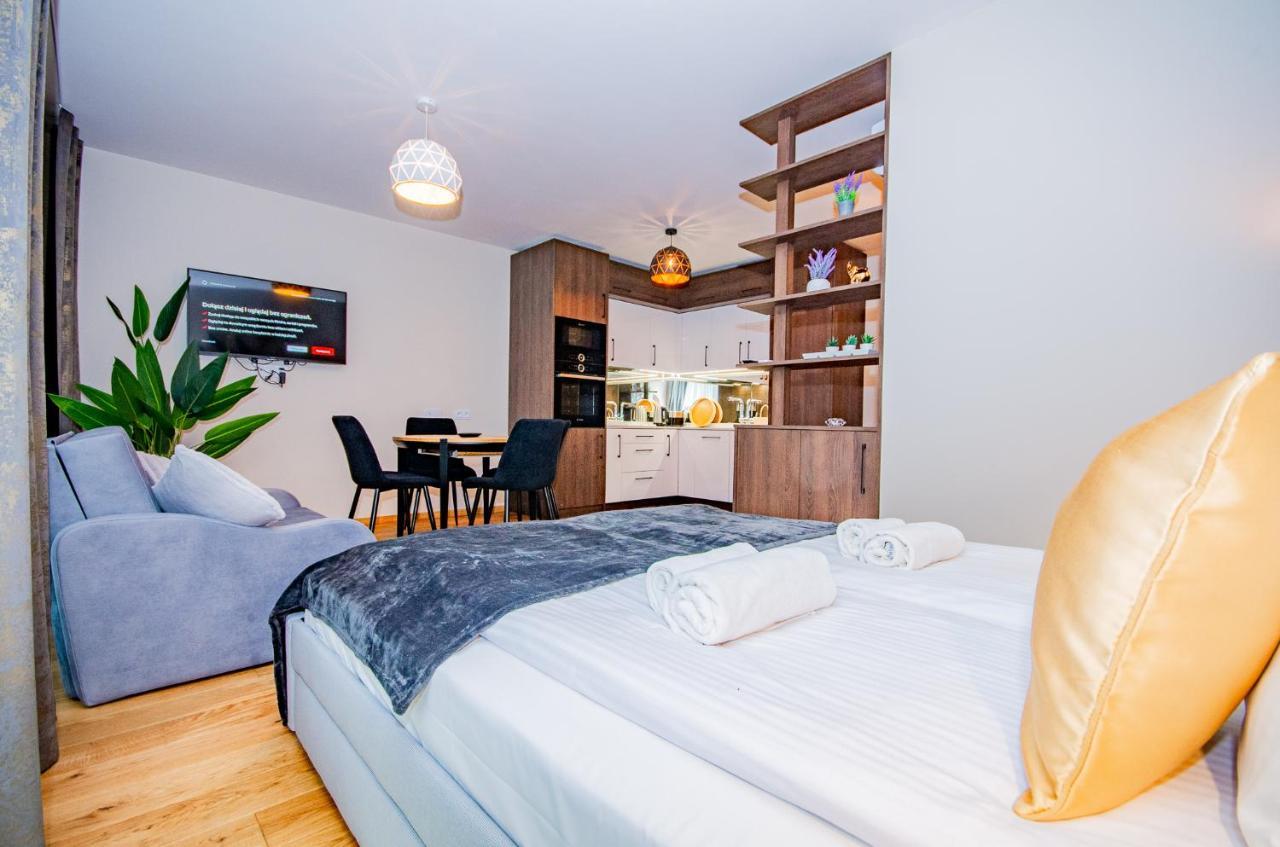 Inpoint Spacious Apartments Near Main Square & Kazimierz District คราคูฟ ภายนอก รูปภาพ